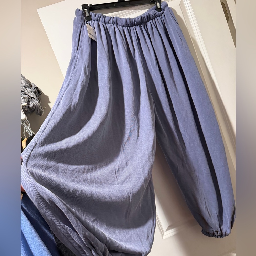 FP Movement Momentum pants 🔥 size S inseam 23.24 waist 28.5 rise 11.5 inches - Picture 4 of 5